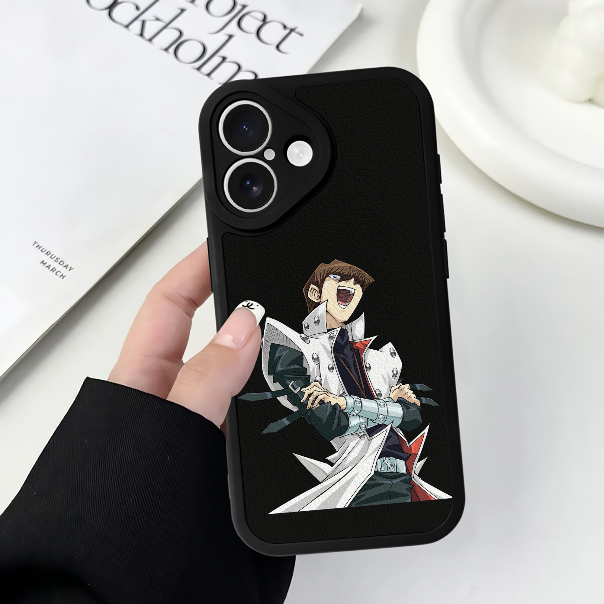 （画像用） 遊☆戯☆王 Yu-Gi-Oh! 【iPhone 16シリーズ対応】シリコンスマホケース（レザー調） 材質：シリコン